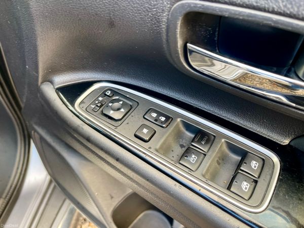 16 Mitsubishi Outlander PHEV•Auto•4WD•Hybrid 374492144