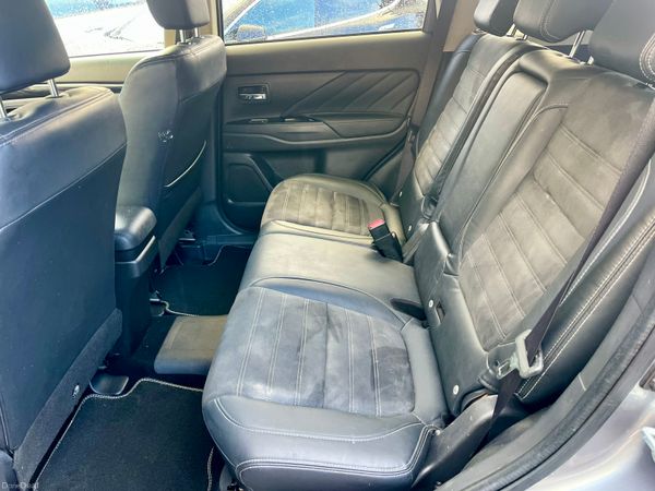 16 Mitsubishi Outlander PHEV•Auto•4WD•Hybrid 374492150