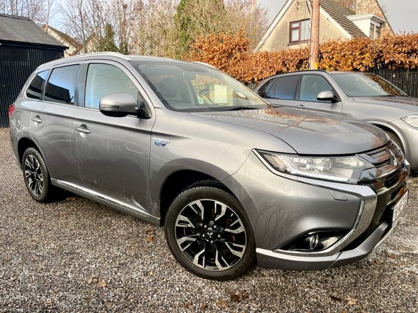 16 Mitsubishi Outlander PHEV•Auto•4WD•Hybrid 374492137