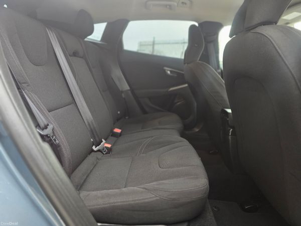 VOLVO V40 180PS R-DESIGN POWERSHIFT // LOW MILEAGE 374635346