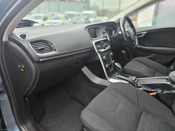 VOLVO V40 180PS R-DESIGN POWERSHIFT // LOW MILEAGE 374635350