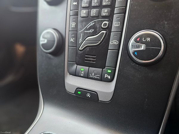 VOLVO V40 180PS R-DESIGN POWERSHIFT // LOW MILEAGE 374635354