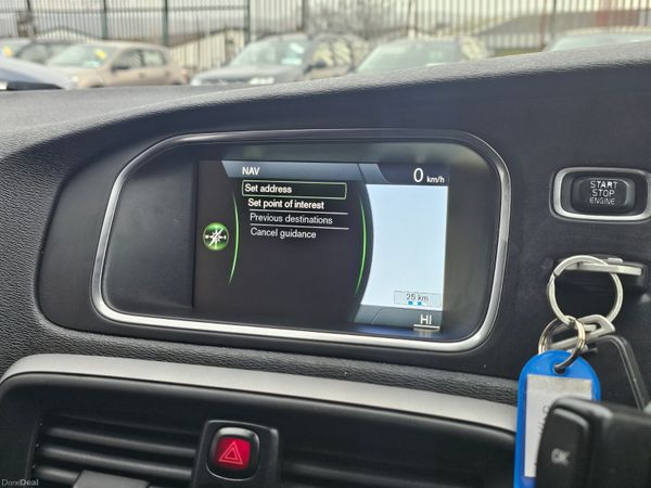 VOLVO V40 180PS R-DESIGN POWERSHIFT // LOW MILEAGE 374635356