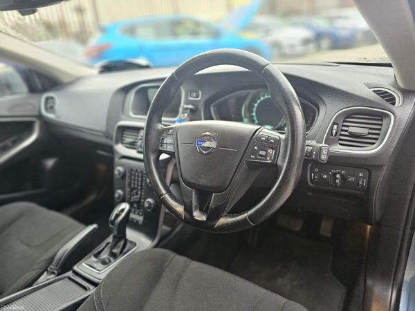 VOLVO V40 180PS R-DESIGN POWERSHIFT // LOW MILEAGE 374635336