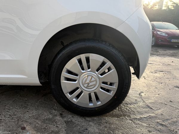 Volkswagen Up! 2016 Mint Condition/Low Mileage 374967774