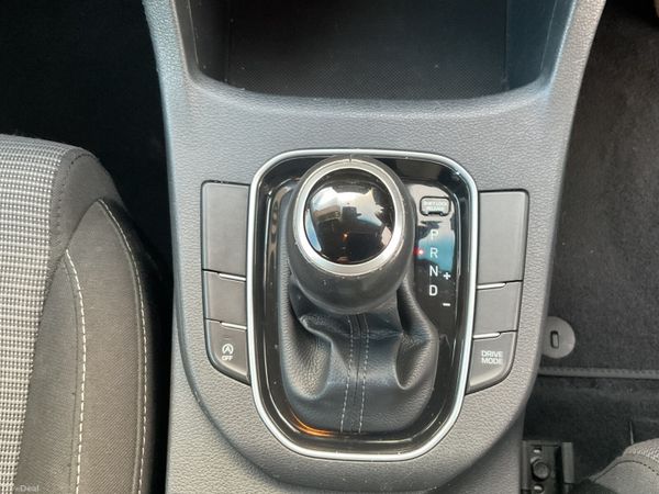 181 HYUNDAI i30 AUTOMATIC DIESEL SPOTLESS 375240000