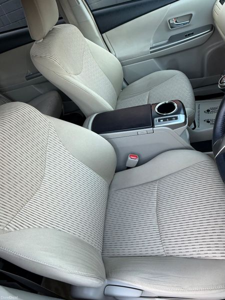 2019 TOYOTA PRIUS ALPHA  1.8 HYBRID Auto 375209265