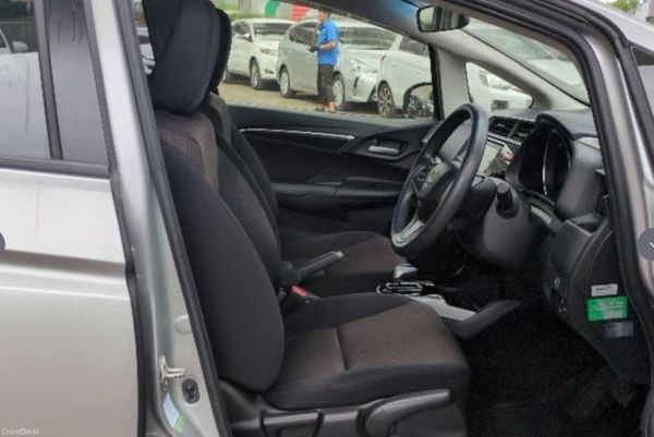 2014 - Honda Fit Self charging 1.5 Petrol Hybrid 375391561