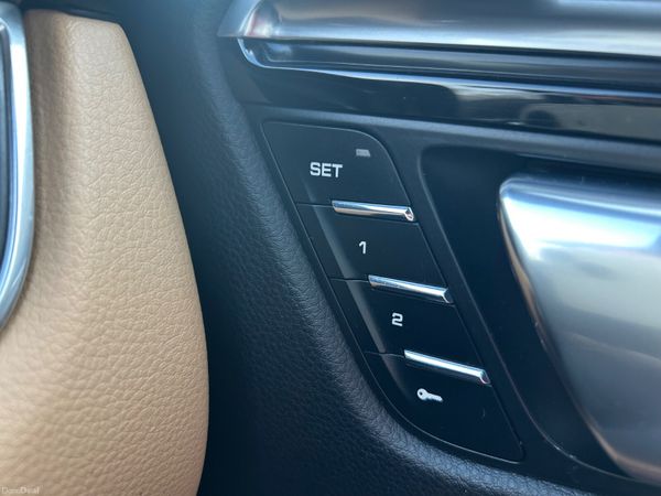 Porsche Macan 2016 , FSH from Porsche, AWD 375314624