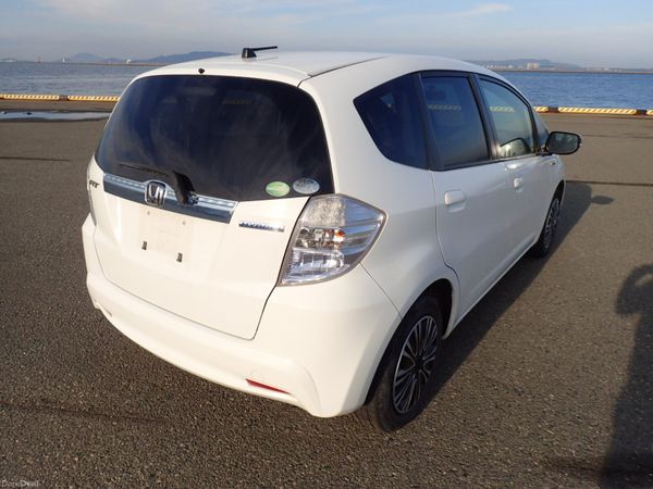 2013 Honda Fit 1.3 Hybrid Automatic 375316495