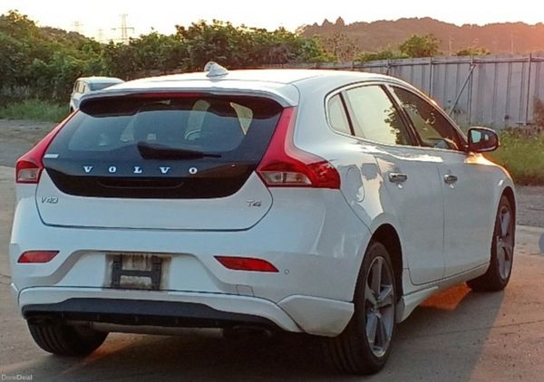 2015 Volvo V40 Low milage 375337429