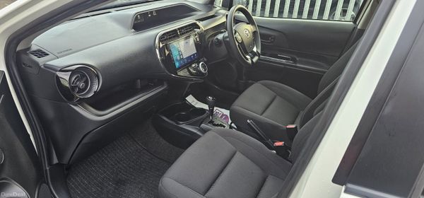 2019 (192) Toyota Aqua | White 375550040