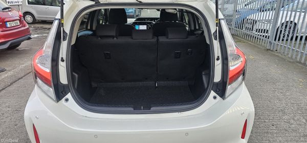 2019 (192) Toyota Aqua | White 375550042