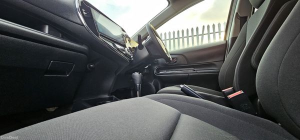 2019 (192) Toyota Aqua | White 375550044