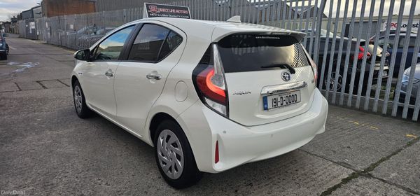 2019 (192) Toyota Aqua | White 375550024