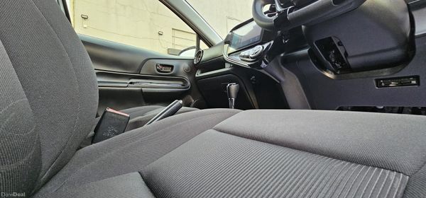 2019 (192) Toyota Aqua | White 375550034