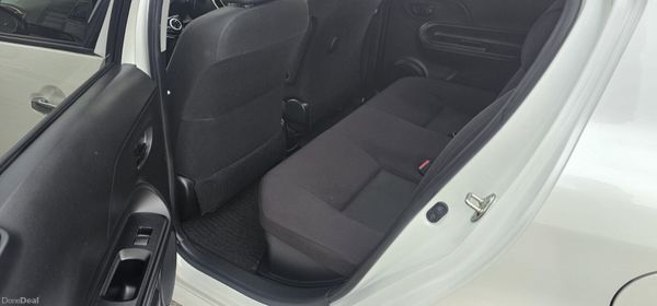 2019 (192) Toyota Aqua | White 375550038