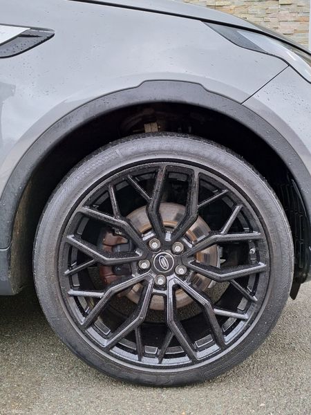 Land Rover Discovery 2018 375602072