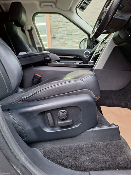 Land Rover Discovery 2018 375602092