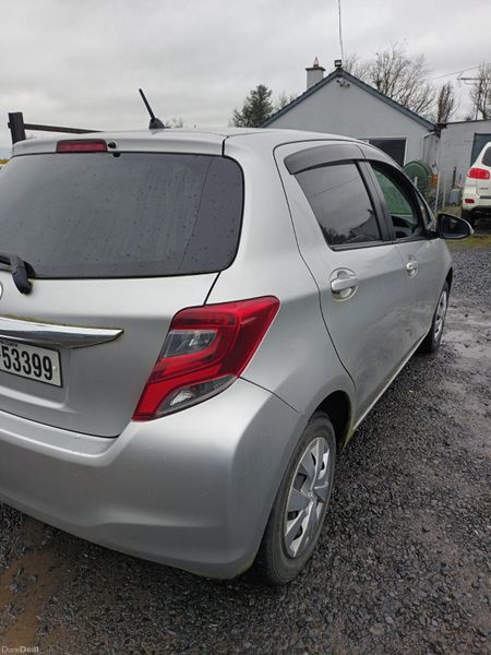 Toyota Vitz 2015 375942011