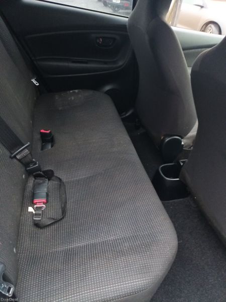 Toyota Vitz 2015 375942036