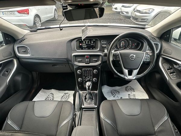 VOLVO V40 2016 1.5 PETROL AUTOMATIC 376025021