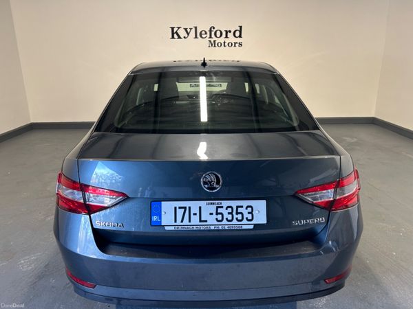 Skoda Superb 2017 (Automatic) 376027140