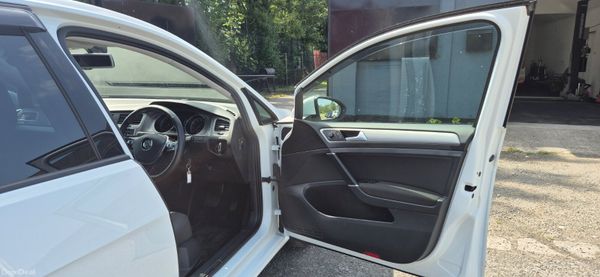 Volkswagen Golf 2015 1.2L PETROL AUTOMATIC 376277715