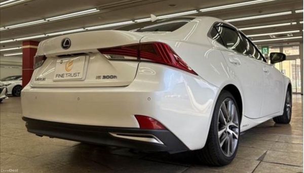 LEXUS IS 300H  2.5L PETROL HYBRID (2017) 376283512