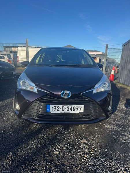 Toyota Yaris Vitz Hybrid Automatic 376742611