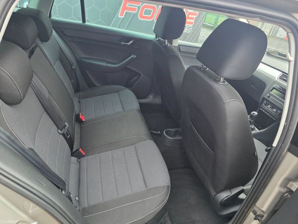 Skoda Rapid 2014 376864662