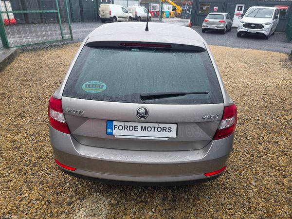 Skoda Rapid 2014 376864618