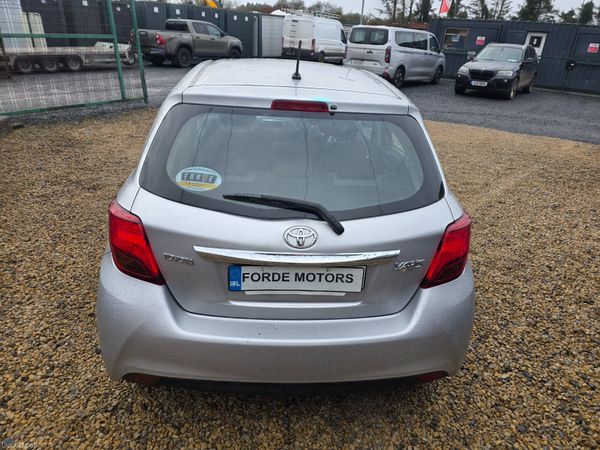 Toyota Yaris 2015 376865142