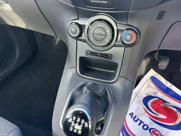 Ford Fiesta 2016 376885399