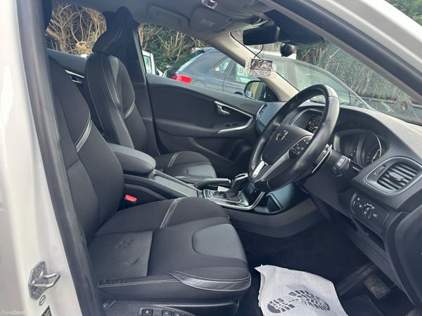 VOLVO V40 2016 1.5 PETROL AUTOMATIC 377063464