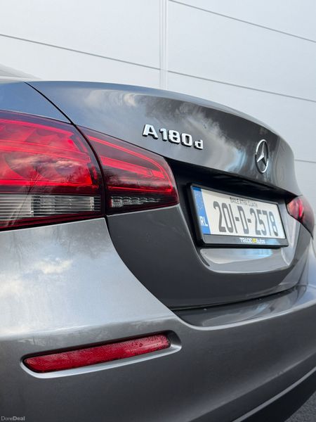 Mercedes-Benz A180d Auto Night Edition 377151121