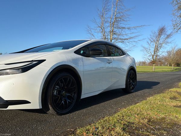 Toyota Prius 2025 plug in hybrid only 4000 KM 377235322