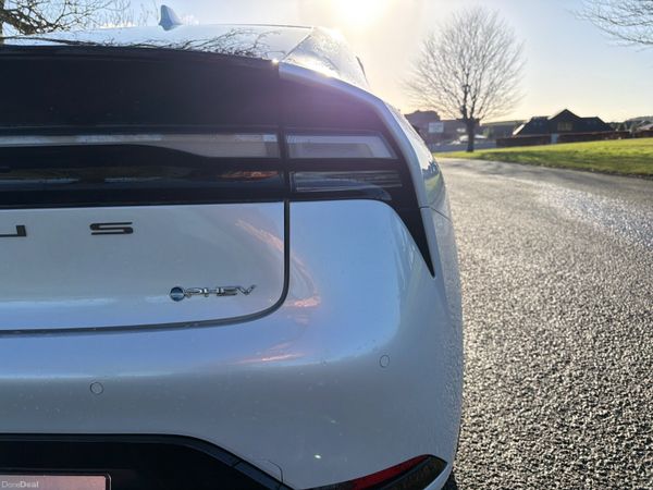 Toyota Prius 2025 plug in hybrid only 4000 KM 377235332