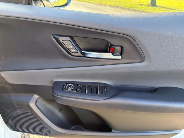 Toyota Prius 2025 plug in hybrid only 4000 KM 377235764