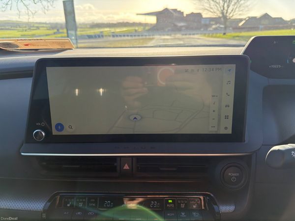 Toyota Prius 2025 plug in hybrid only 4000 KM 377235786