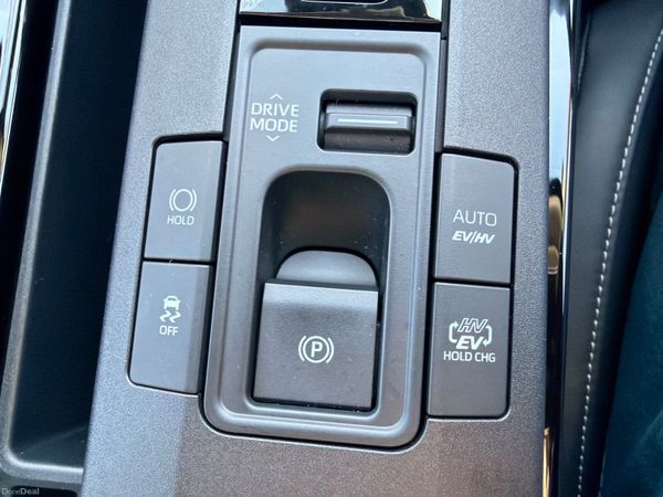 Toyota Prius 2025 plug in hybrid only 4000 KM 377235824