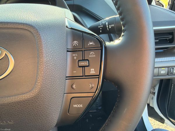 Toyota Prius 2025 plug in hybrid only 4000 KM 377236154