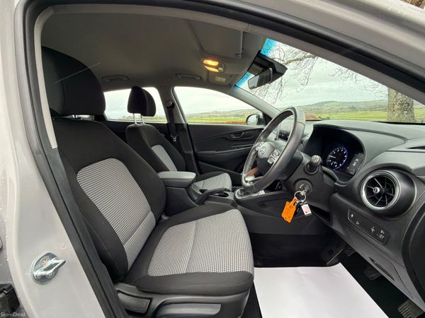 Hyundai KONA 2023 Comfort Low Mileage 377341858