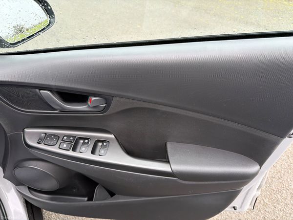 Hyundai KONA 2023 Comfort Low Mileage 377341981