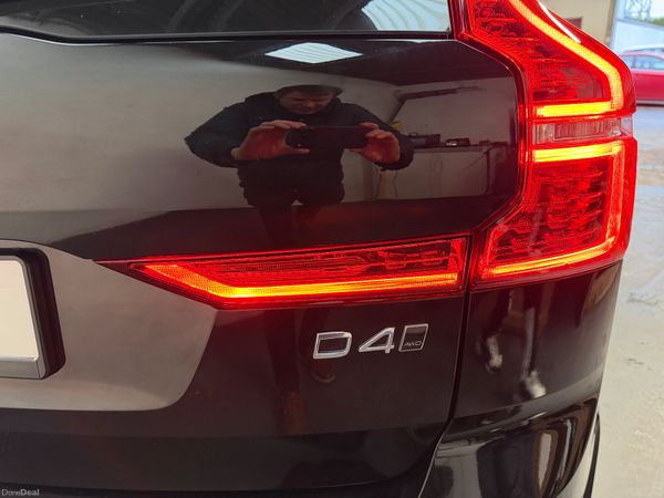 182 Volvo XC60 2.0D 190 AWD MOMENTUM 377318944