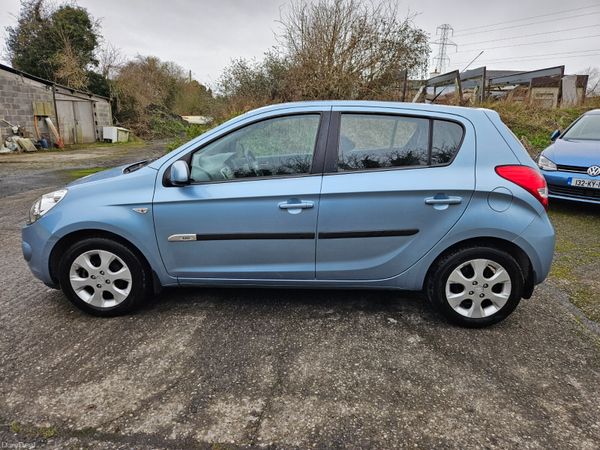 Hyundai i20 2011 1.2 deluxe one owner 377335716