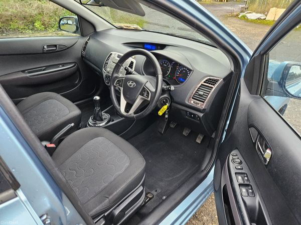 Hyundai i20 2011 1.2 deluxe one owner 377335731