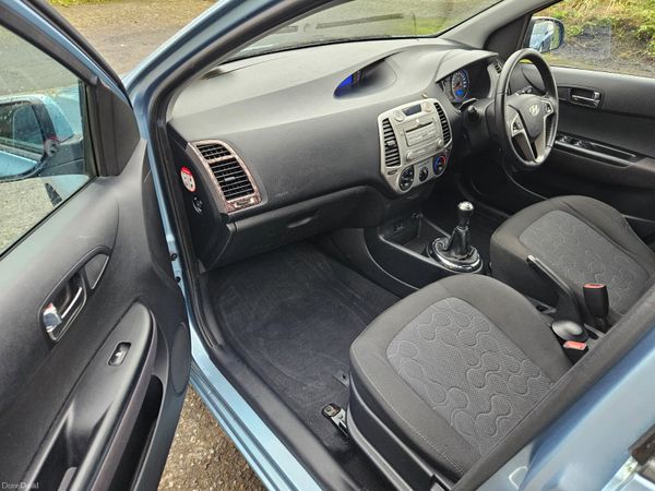 Hyundai i20 2011 1.2 deluxe one owner 377335802