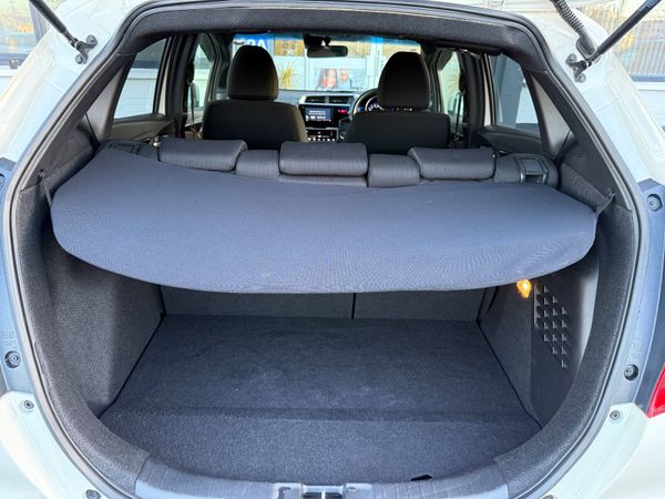 2016 Honda Fit  1.5 Hybrid auto Top Specs 377445400