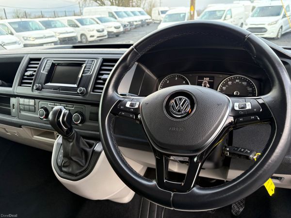 Volkswagen Transporter 377483938